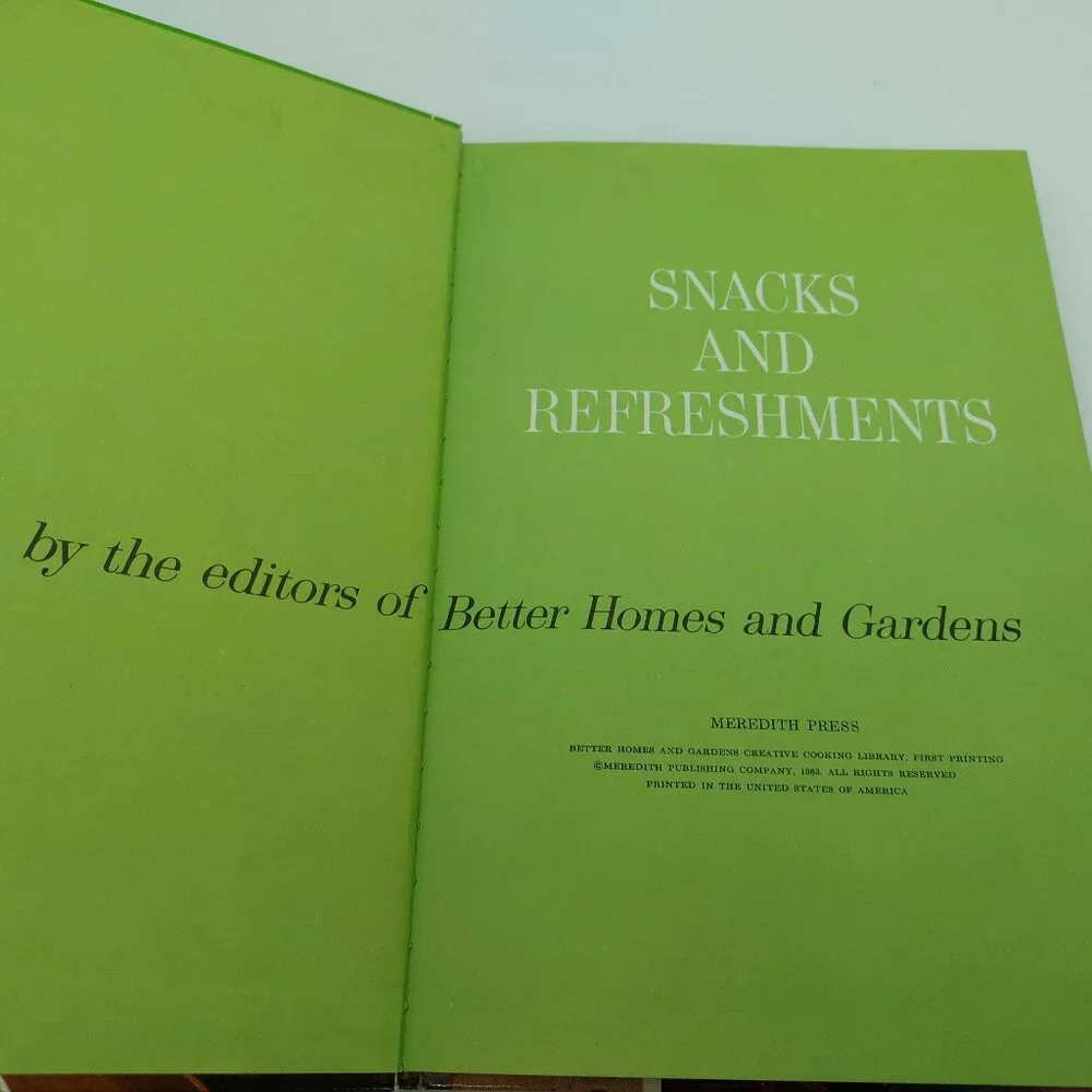 Vintage 1963 Better Homes & Garden Hardcover Cookbook Snacks And Refreshments - Picture 2 of 13